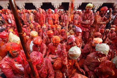 Barsana Villagegers feirer Holi i Nandgaon Nandgaon Nande av Unbekannt