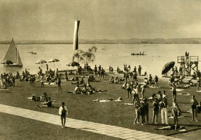 Badende ved bredden av Bodensjøen, Bregenz, Østerrike, c1935. av Unbekannt