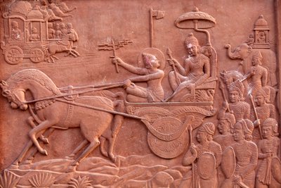 Bhagavad Gita gravert på et hinduistisk tempel: Krishna kjører Arjunas skygge Varindawan Inde av Unbekannt