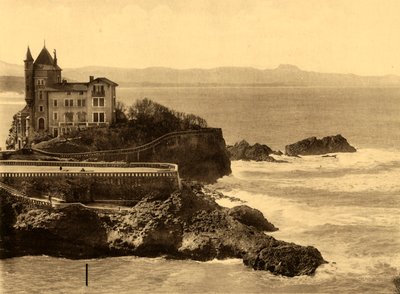 Biarritz - Villa Belza og Chaine des Pyrenees, c1930. av Unbekannt