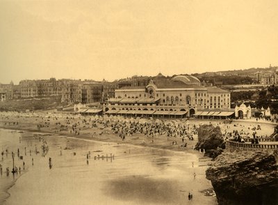Biarritz - The Casino Municipal and the Grande Plage, c1930. av Unbekannt