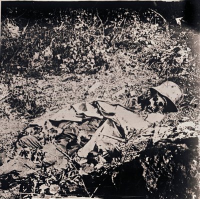 Liket av en død tysk soldat, c1914-c1918 av Unbekannt