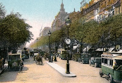 Boulevard des Italiens, Paris, med biler og motorbusser på gaten, c1900 av Unbekannt