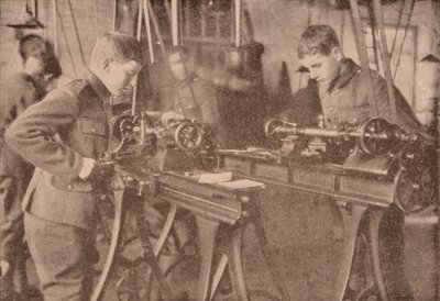 Boys of Bradfield College som lager skalldeler, Berkshire, c1916 1928 av Unbekannt