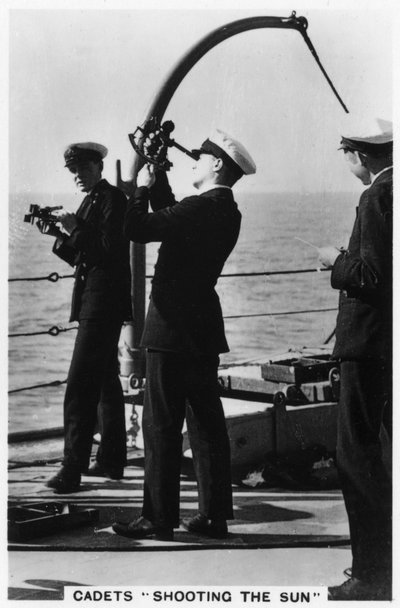 Kadetter som skyter solen, Royal Navy College, 1937 av Unbekannt