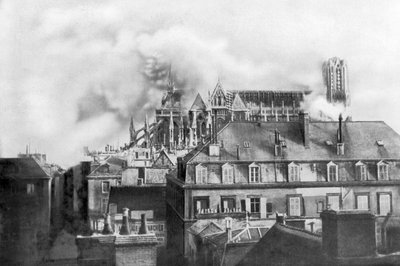 Katedralen i Reims i brann etter tysk bombing, Frankrike, 1914 av Unbekannt