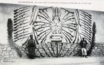 Fangede våpen fra slaget ved Menabha, Colomb-Béchar, Algerie, c1910 av Unbekannt