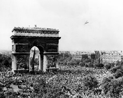 Feirer frigjøringen av Paris, 26. august 1944 av Unbekannt