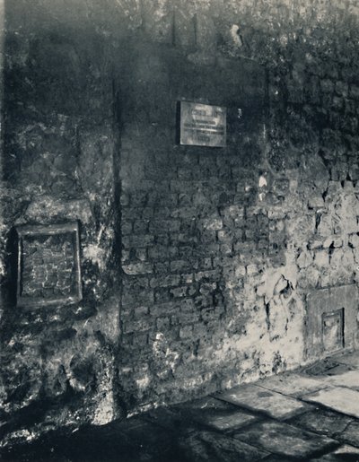 Charterhouse. Food-Hatch and Doorway of a Monks Cell, in the Cloister, 1925 av Unbekannt