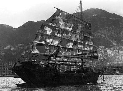 Kinesisk båt i en havn, 1900-tallet av Unbekannt