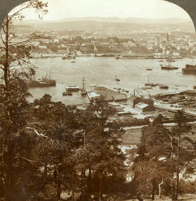 Christiania og hennes travle havn, N.W. fra Ekeberg slott til høyre, Norge, c1905. av Unbekannt
