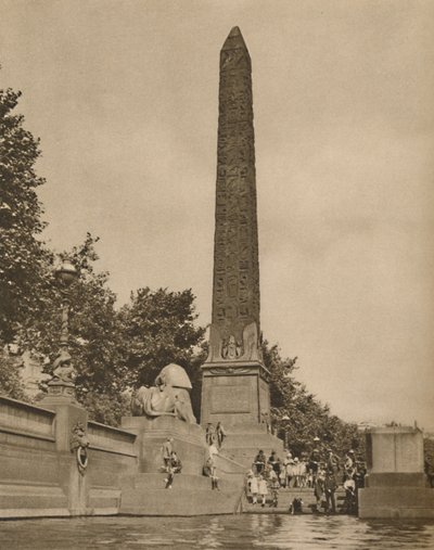 Cleopatras nål hugget fjorten hundre år før fødselen til Cleopatra, c1935. av Unbekannt
