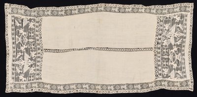 Klut med kant av kronede dobbelthodede ørner med forskjellige emblemer, fugler..., 1800-tallet. av Unbekannt