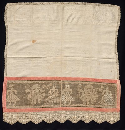 Klut med kant av kvinnelige figurer og påfugler, 1700-1800-tallet. av Unbekannt