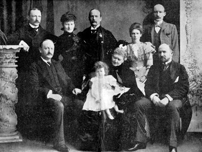 Oberst Robert Baden-Powell og hans mor, søster og fire brødre, 1900. av Unbekannt