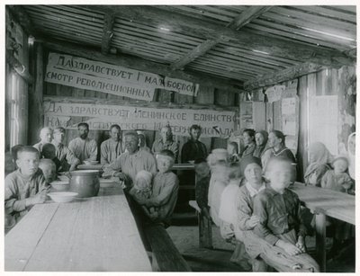 Kommunistisk kollektivisering av jordbruket, USSR, tidlig på 1930-tallet av Unbekannt