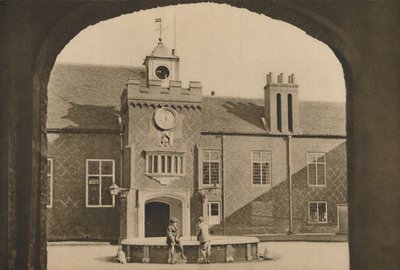 Gårdsplass og hovedinngang til biskopen av Londons palass i Fulham, c1935. av Unbekannt