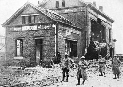 Skadet jernbanestasjon i Roye, Frankrike, første verdenskrig, 1918, c1920 av Unbekannt