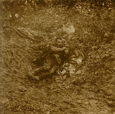 Død tysk soldat, Verdun, Nord-Frankrike, c1914-c1918 av Unbekannt