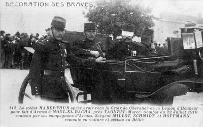 Dekor av en fransk soldat med Légion dHonneur, c1910 av Unbekannt