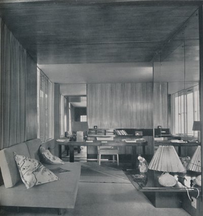 Skrivebord i soverom-stue, 1942. av Unbekannt