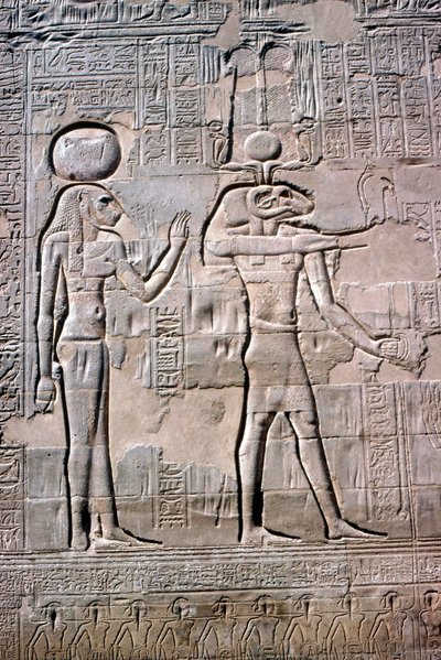 Detalj av et relieff av Sekhmet og Khnum, Khnum-tempelet, ptolemaiske og romerske perioder av Unbekannt