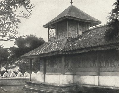 Dewale se plate 58 på Dagoba of the Sacred Tooth i Kandy, 1926 av Unbekannt