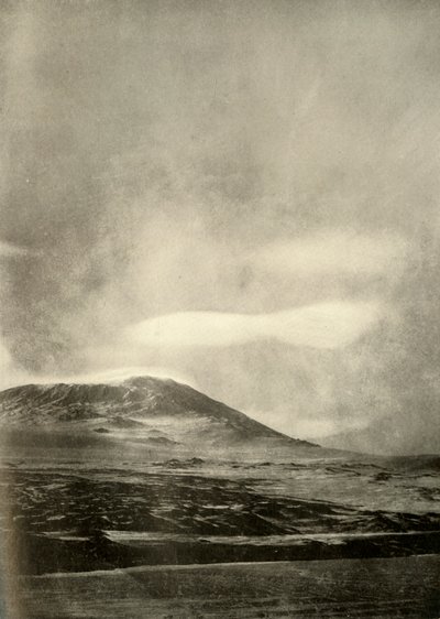 Dumb-Bell Cloud Above Erebus, c1908, 1909. av Unbekannt