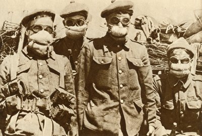 Tidlige gassmasker, første verdenskrig, 1915, 1935. av Unbekannt