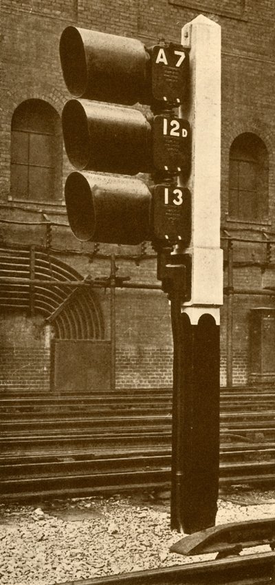 Elektriske lampesignaler, med skjermer for dagsbruk, ved Baker Street Station, Metropolitan Railway, 193 av Unbekannt