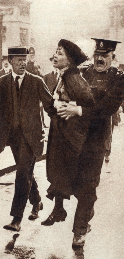Emmeline Pankhurst arrestert av superintendent Rolfe utenfor Buckingham Palace, London, mai 1914 av Unbekannt