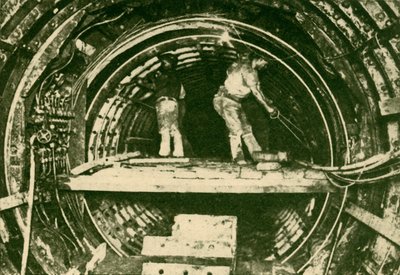 Enlarging Tunnels on the City and South London Railway, Showing New and Old Diameters, 1930. av Unbekannt
