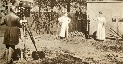 Eugene Lauste spiller inn det første kombinerte bevegelige bildet og lyden, c1905, 1935. av Unbekannt