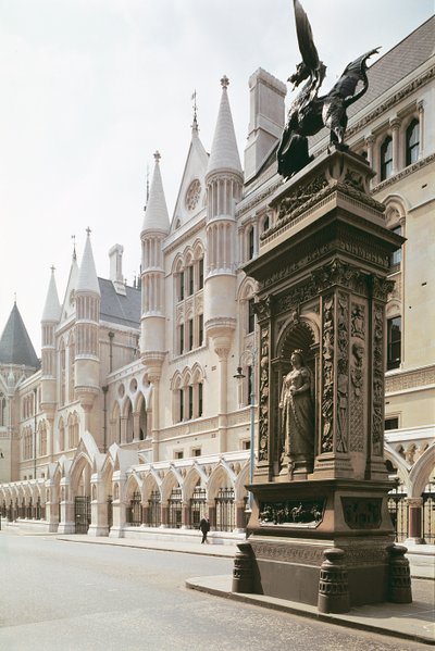 Utvendig utsikt over inngangen til Royal Courts of Justice, London (bilde) av Unbekannt