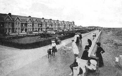 Familier ute og går på New Parade, East Worthing, West Sussex, c1900-c1920s av Unbekannt