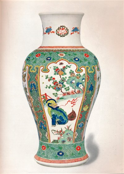 Famille Verte Vase, med fire stående paneler malt med steiner og blomstrende planter, to monstre, av Unbekannt