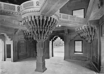 Fatehpur Sikri. Søyle i Dewan-i-Khas, c1910. av Unbekannt