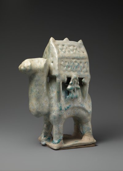 Figur i form av en kamel som bærer en Palanquin og to ryttere, 1100-begynnelsen av 1200-tallet. av Unbekannt
