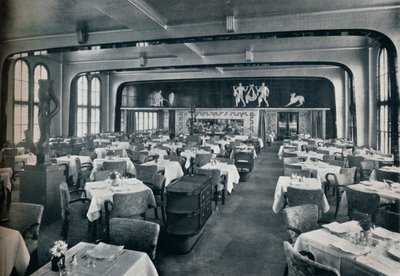 Førsteklasses spisesal ombord på Victoria, 1931 av Unbekannt