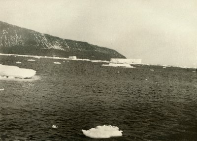Flytende is utenfor Kapp Adare, c1908, 1909. av Unbekannt