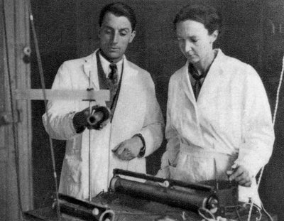 Frederic Joliot og Irene Joliot-Curie, franske forskere, 1935 av Unbekannt