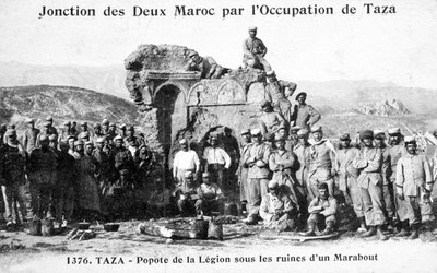 Fransk fremmedlegion ved noen Marabout-ruiner, Taza, Marokko, 1904 av Unbekannt