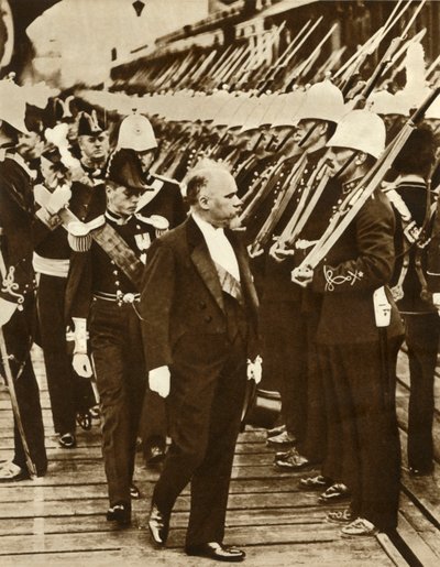 Den franske presidenten Raymond Poincaré med Edward, Prince of Wales, i Portsmouth, juni 1913, 1935. av Unbekannt
