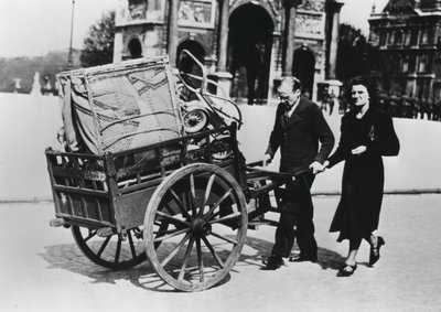 Franske flyktninger som vender hjem etter Frankrikes fall til tyskerne, Paris, juli 1940 av Unbekannt