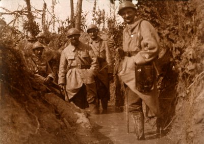 Franske soldater i gjørma, Chemin des Dames, Nord-Frankrike, c1914-c1918 av Unbekannt