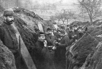 Franske soldater i skyttergravene spiser rasjonene sine, Frankrike, 1915 av Unbekannt