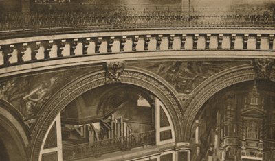 Fra krone til base i Londons enorme katedral: The Whispering Gallery, c1935. av Unbekannt
