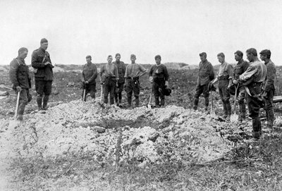 Begravelse på vestfronten, første verdenskrig, 1916, c1920 av Unbekannt
