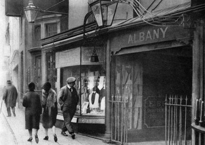 Porthus i Vigo Street som fører til Albany-kamrene, London, 1926-1927 av Unbekannt