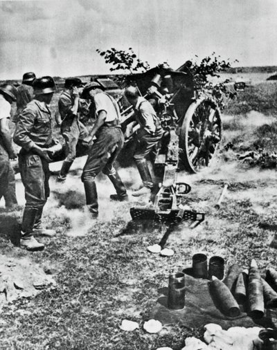 Tysk artilleri i aksjon på østfronten, 1941 av Unbekannt